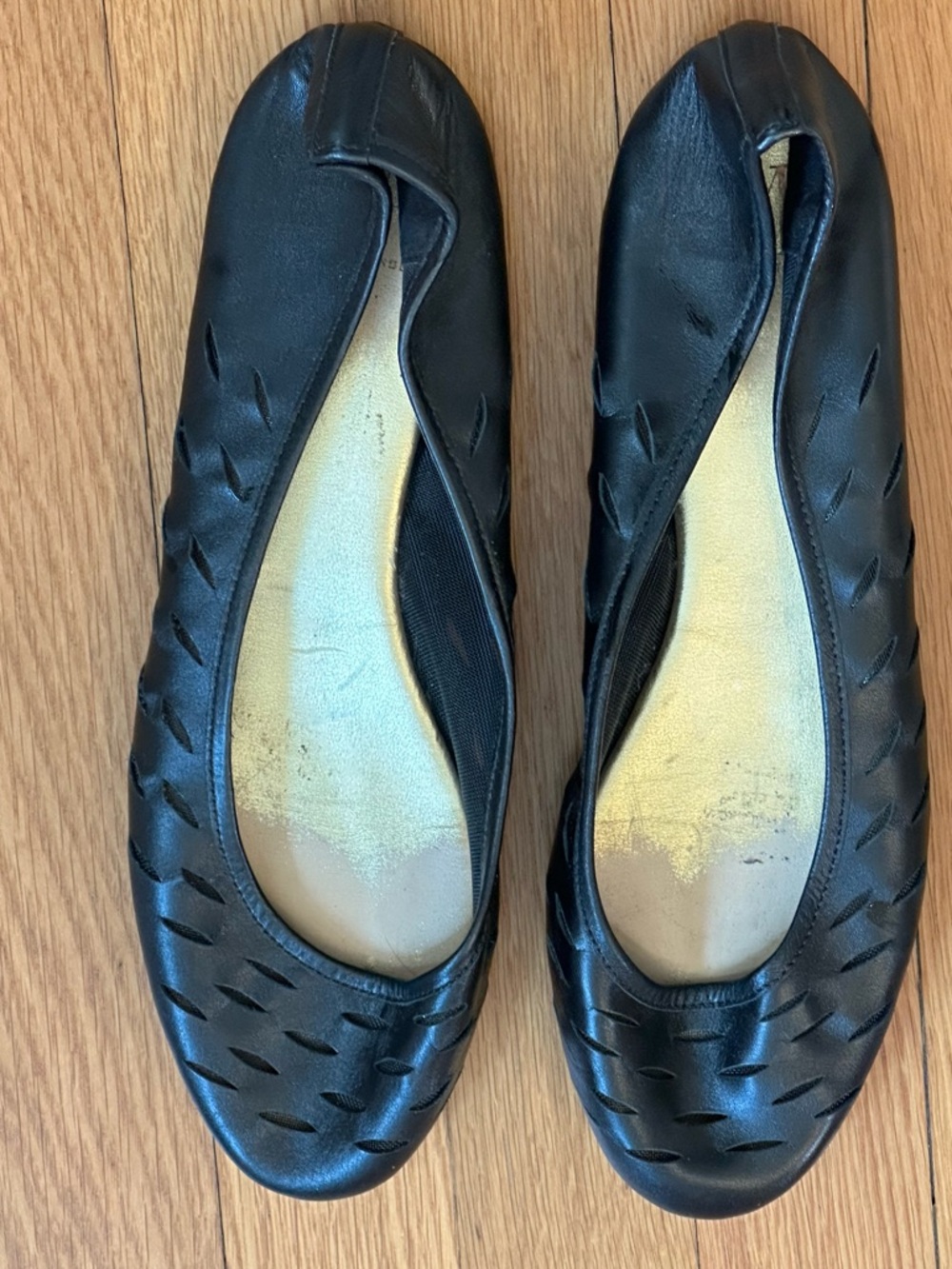 Classic Y2K vintage DVF Black Women's Leather Ballet Flats